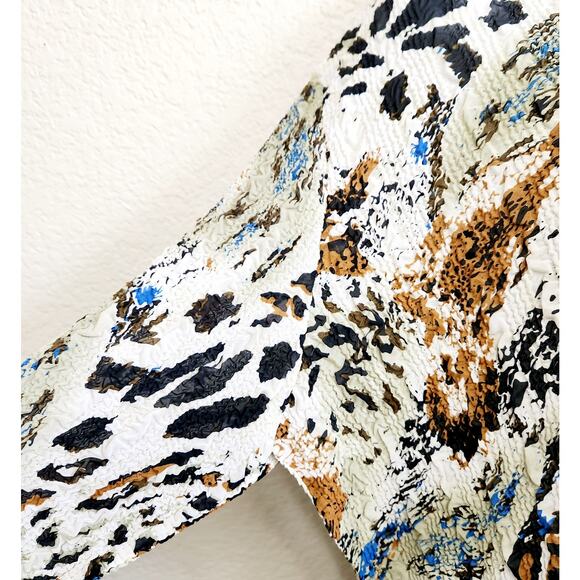 Black Brown Blue Animal Print Crinkle Material Button Up Top L XL Lightweight - Picture 2 of 4